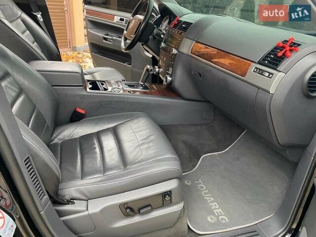 Черный Фольксваген Туарег, объемом двигателя 3 л и пробегом 360 тыс. км за 9800 $, фото 14 на Automoto.ua