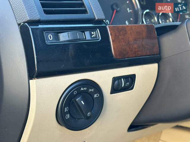 Черный Фольксваген Туарег, объемом двигателя 2.97 л и пробегом 240 тыс. км за 12200 $, фото 57 на Automoto.ua