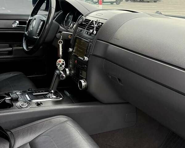 Черный Фольксваген Туарег, объемом двигателя 2.97 л и пробегом 263 тыс. км за 12500 $, фото 6 на Automoto.ua