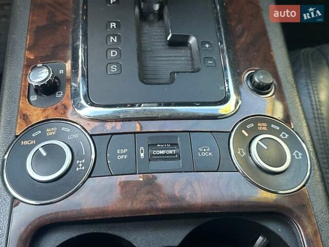 Черный Фольксваген Туарег, объемом двигателя 4.2 л и пробегом 286 тыс. км за 8999 $, фото 23 на Automoto.ua