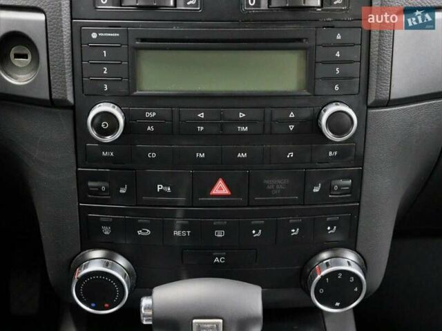 Черный Фольксваген Туарег, объемом двигателя 2.5 л и пробегом 268 тыс. км за 9900 $, фото 7 на Automoto.ua