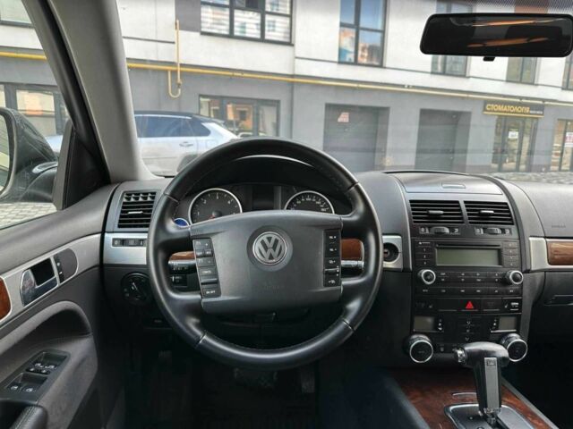 Черный Фольксваген Туарег, объемом двигателя 3 л и пробегом 267 тыс. км за 11000 $, фото 1 на Automoto.ua