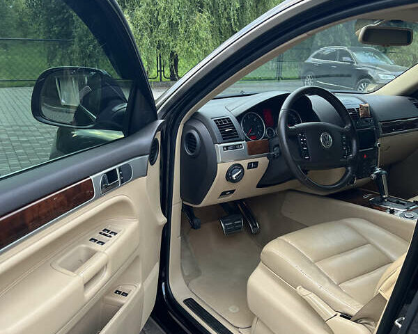 Черный Фольксваген Туарег, объемом двигателя 3 л и пробегом 235 тыс. км за 13500 $, фото 14 на Automoto.ua