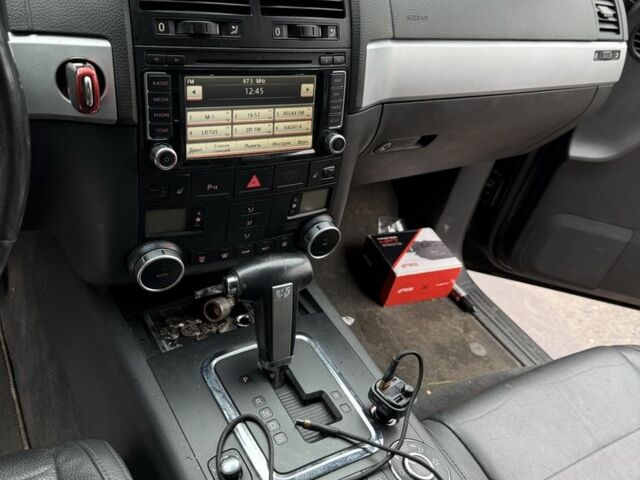 Чорний Фольксваген Туарег, об'ємом двигуна 3 л та пробігом 300 тис. км за 6490 $, фото 7 на Automoto.ua