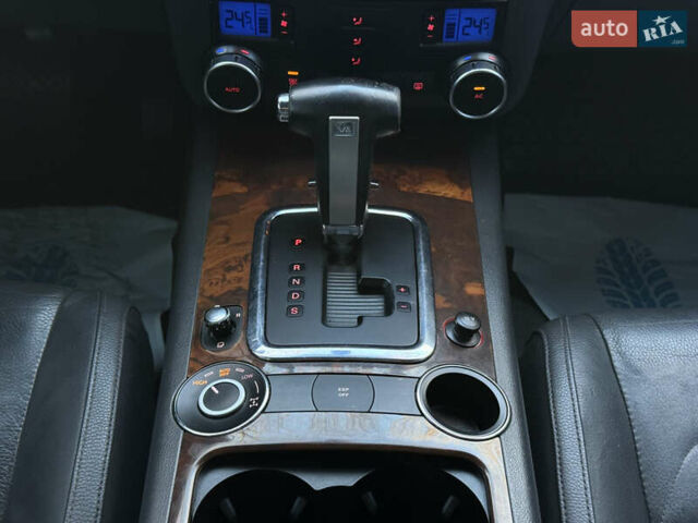 Черный Фольксваген Туарег, объемом двигателя 3 л и пробегом 314 тыс. км за 10500 $, фото 29 на Automoto.ua