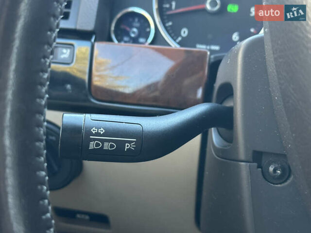 Черный Фольксваген Туарег, объемом двигателя 2.97 л и пробегом 240 тыс. км за 12200 $, фото 64 на Automoto.ua