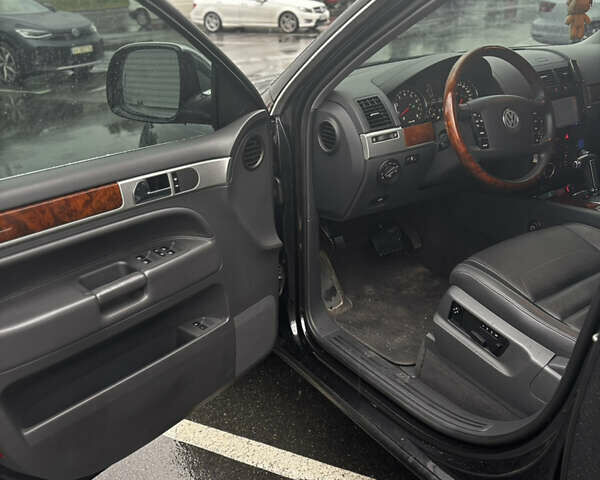 Черный Фольксваген Туарег, объемом двигателя 3.6 л и пробегом 173 тыс. км за 14500 $, фото 5 на Automoto.ua