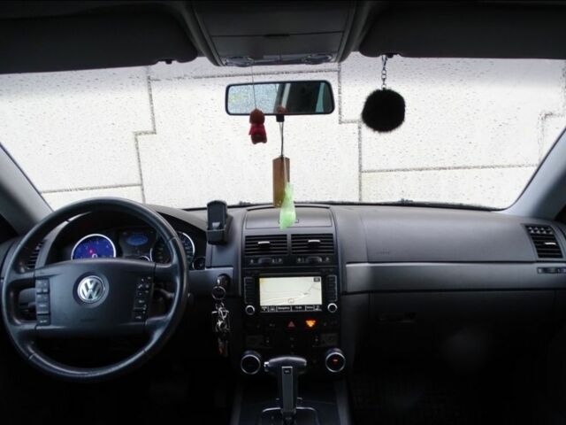 Черный Фольксваген Туарег, объемом двигателя 3 л и пробегом 260 тыс. км за 3915 $, фото 3 на Automoto.ua