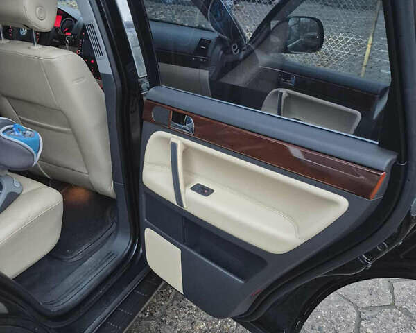 Чорний Фольксваген Туарег, об'ємом двигуна 2.5 л та пробігом 308 тис. км за 10000 $, фото 6 на Automoto.ua