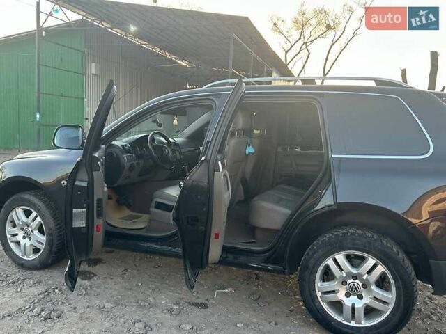 Чорний Фольксваген Туарег, об'ємом двигуна 3 л та пробігом 283 тис. км за 12200 $, фото 4 на Automoto.ua