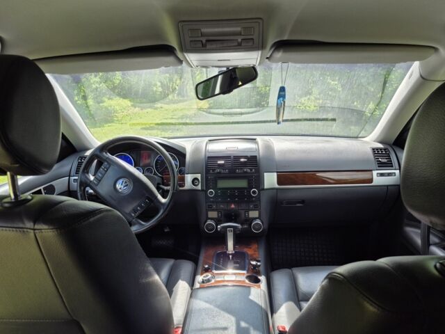 Черный Фольксваген Туарег, объемом двигателя 3 л и пробегом 372 тыс. км за 11000 $, фото 6 на Automoto.ua