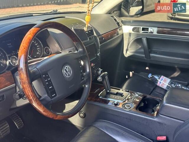 Черный Фольксваген Туарег, объемом двигателя 4.2 л и пробегом 286 тыс. км за 8999 $, фото 25 на Automoto.ua