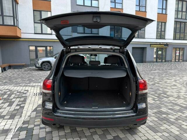 Черный Фольксваген Туарег, объемом двигателя 3 л и пробегом 267 тыс. км за 11000 $, фото 3 на Automoto.ua