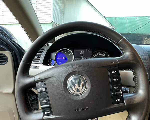 Черный Фольксваген Туарег, объемом двигателя 2.97 л и пробегом 305 тыс. км за 10800 $, фото 16 на Automoto.ua