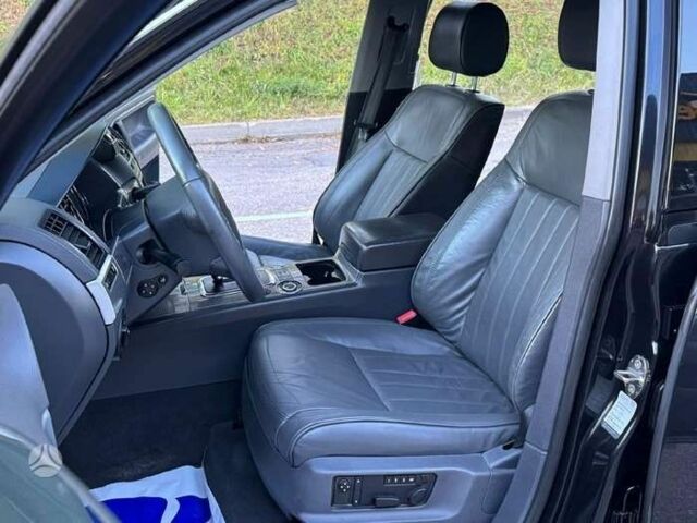 Черный Фольксваген Туарег, объемом двигателя 0 л и пробегом 280 тыс. км за 3100 $, фото 3 на Automoto.ua