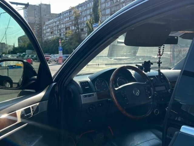 Черный Фольксваген Туарег, объемом двигателя 3 л и пробегом 300 тыс. км за 11500 $, фото 6 на Automoto.ua