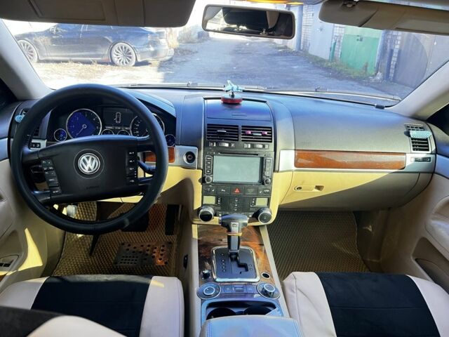 Чорний Фольксваген Туарег, об'ємом двигуна 3 л та пробігом 335 тис. км за 8499 $, фото 8 на Automoto.ua