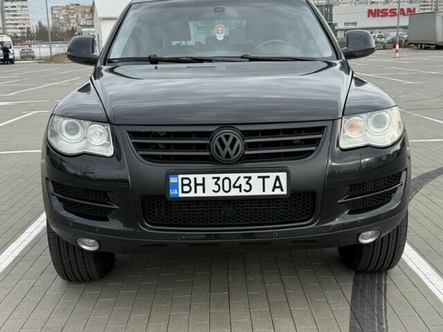 Черный Фольксваген Туарег, объемом двигателя 3 л и пробегом 263 тыс. км за 12500 $, фото 2 на Automoto.ua