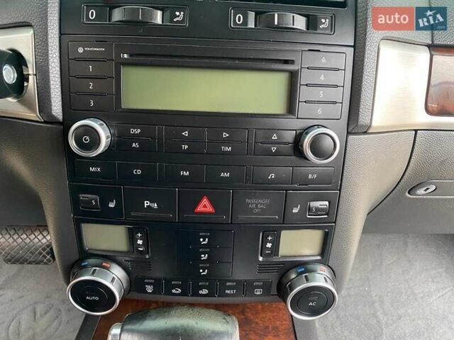 Черный Фольксваген Туарег, объемом двигателя 3 л и пробегом 360 тыс. км за 9800 $, фото 23 на Automoto.ua