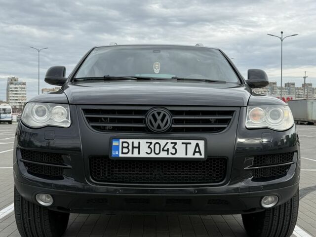 Черный Фольксваген Туарег, объемом двигателя 3 л и пробегом 263 тыс. км за 12500 $, фото 1 на Automoto.ua