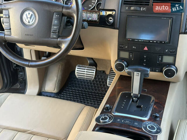 Черный Фольксваген Туарег, объемом двигателя 2.97 л и пробегом 240 тыс. км за 12200 $, фото 60 на Automoto.ua