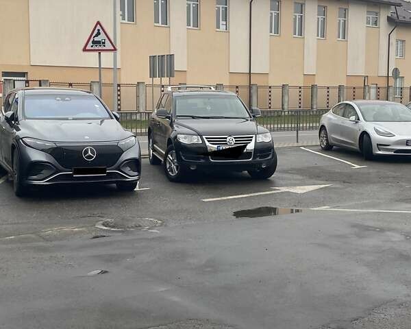 Черный Фольксваген Туарег, объемом двигателя 3 л и пробегом 270 тыс. км за 11500 $, фото 1 на Automoto.ua