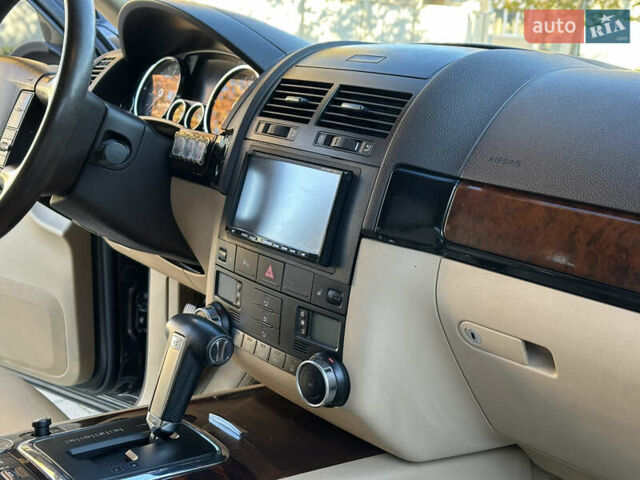 Черный Фольксваген Туарег, объемом двигателя 2.97 л и пробегом 240 тыс. км за 12200 $, фото 48 на Automoto.ua