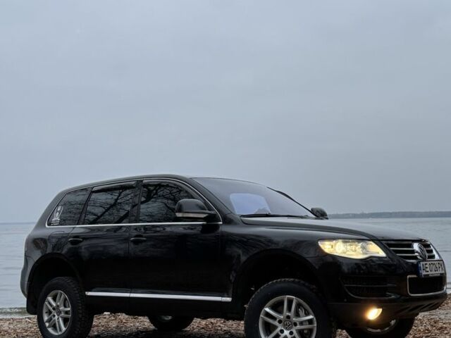 Черный Фольксваген Туарег, объемом двигателя 3 л и пробегом 335 тыс. км за 7500 $, фото 1 на Automoto.ua