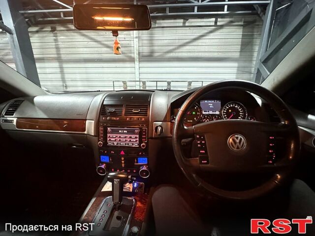 Черный Фольксваген Туарег, объемом двигателя 3 л и пробегом 340 тыс. км за 4500 $, фото 9 на Automoto.ua