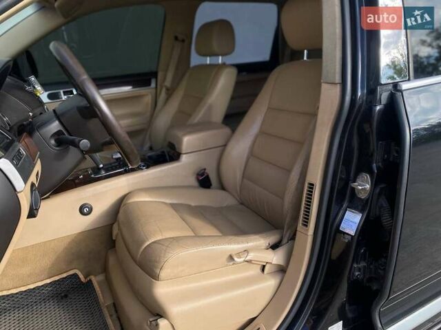 Черный Фольксваген Туарег, объемом двигателя 2.46 л и пробегом 296 тыс. км за 10290 $, фото 11 на Automoto.ua