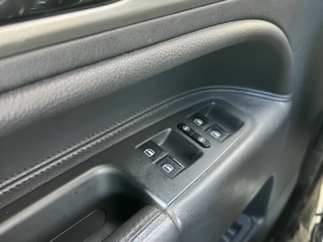 Черный Фольксваген Туарег, объемом двигателя 3 л и пробегом 278 тыс. км за 7500 $, фото 5 на Automoto.ua