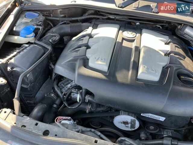 Черный Фольксваген Туарег, объемом двигателя 2.97 л и пробегом 214 тыс. км за 13500 $, фото 12 на Automoto.ua