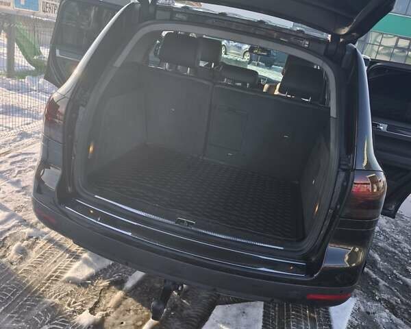 Черный Фольксваген Туарег, объемом двигателя 2.97 л и пробегом 294 тыс. км за 13000 $, фото 12 на Automoto.ua