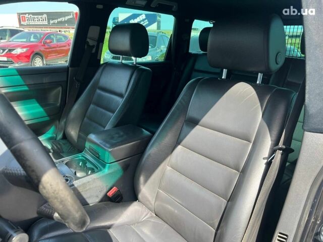 Черный Фольксваген Туарег, объемом двигателя 2.5 л и пробегом 336 тыс. км за 11990 $, фото 24 на Automoto.ua