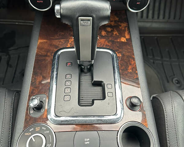 Черный Фольксваген Туарег, объемом двигателя 3 л и пробегом 270 тыс. км за 10500 $, фото 28 на Automoto.ua