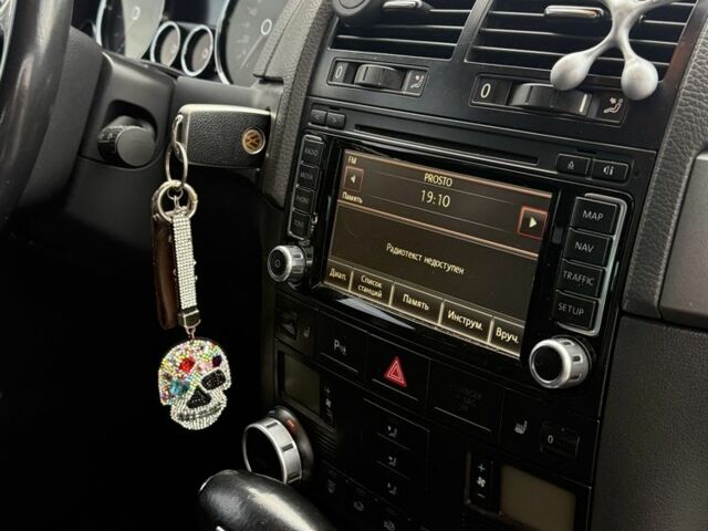 Черный Фольксваген Туарег, объемом двигателя 3 л и пробегом 263 тыс. км за 12500 $, фото 22 на Automoto.ua