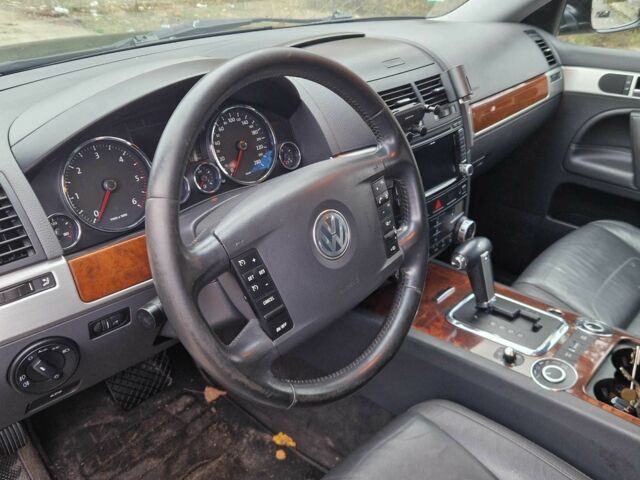 Чорний Фольксваген Туарег, об'ємом двигуна 3 л та пробігом 500 тис. км за 7000 $, фото 6 на Automoto.ua