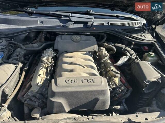 Черный Фольксваген Туарег, объемом двигателя 4.2 л и пробегом 286 тыс. км за 8999 $, фото 60 на Automoto.ua