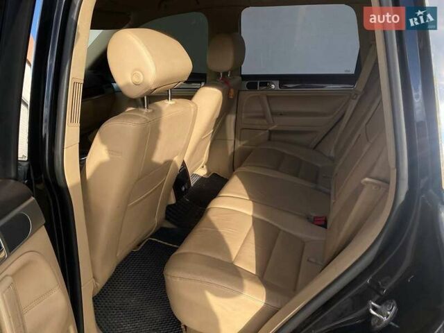 Черный Фольксваген Туарег, объемом двигателя 2.46 л и пробегом 296 тыс. км за 10290 $, фото 14 на Automoto.ua