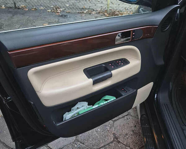 Чорний Фольксваген Туарег, об'ємом двигуна 2.5 л та пробігом 308 тис. км за 10000 $, фото 8 на Automoto.ua