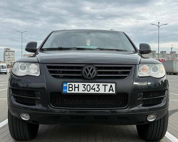 Черный Фольксваген Туарег, объемом двигателя 2.97 л и пробегом 263 тыс. км за 12500 $, фото 3 на Automoto.ua