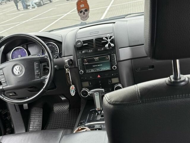 Черный Фольксваген Туарег, объемом двигателя 3 л и пробегом 263 тыс. км за 12500 $, фото 20 на Automoto.ua