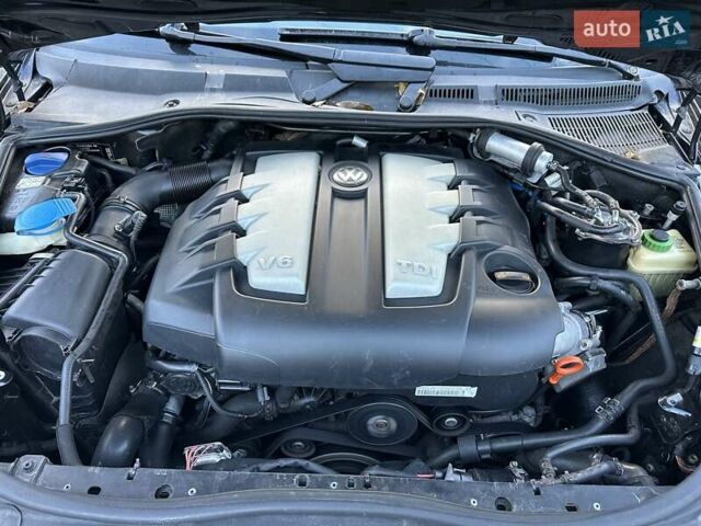 Чорний Фольксваген Туарег, об'ємом двигуна 3 л та пробігом 340 тис. км за 10900 $, фото 47 на Automoto.ua