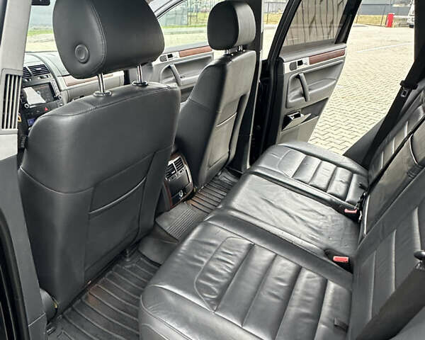 Черный Фольксваген Туарег, объемом двигателя 3 л и пробегом 270 тыс. км за 10500 $, фото 24 на Automoto.ua