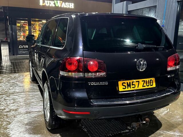 Черный Фольксваген Туарег, объемом двигателя 3 л и пробегом 340 тыс. км за 4500 $, фото 1 на Automoto.ua