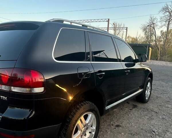 Чорний Фольксваген Туарег, об'ємом двигуна 3 л та пробігом 283 тис. км за 12200 $, фото 5 на Automoto.ua
