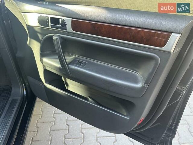 Черный Фольксваген Туарег, объемом двигателя 4.2 л и пробегом 286 тыс. км за 8999 $, фото 36 на Automoto.ua