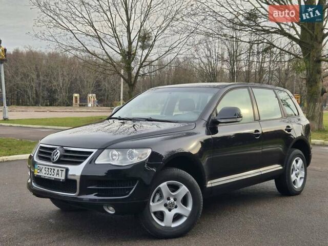 Черный Фольксваген Туарег, объемом двигателя 2.5 л и пробегом 268 тыс. км за 8850 $, фото 2 на Automoto.ua