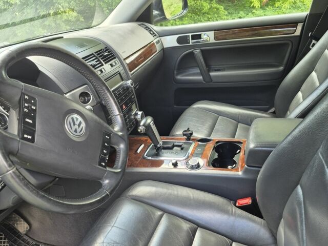 Черный Фольксваген Туарег, объемом двигателя 3 л и пробегом 372 тыс. км за 11000 $, фото 3 на Automoto.ua