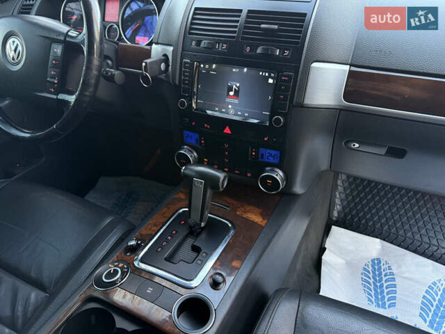 Черный Фольксваген Туарег, объемом двигателя 3 л и пробегом 314 тыс. км за 10500 $, фото 35 на Automoto.ua